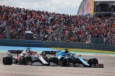 Kimi Raikkonen (FIN) Alfa Romeo Racing C41 and Fernando Alonso (ESP) Alpine F1 Team A521.