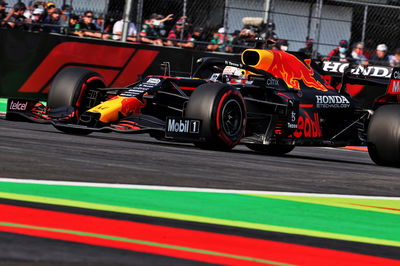 Max Verstappen (NLD) Red Bull Racing RB16B.