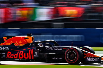 Max Verstappen (NLD) Red Bull Racing RB16B.