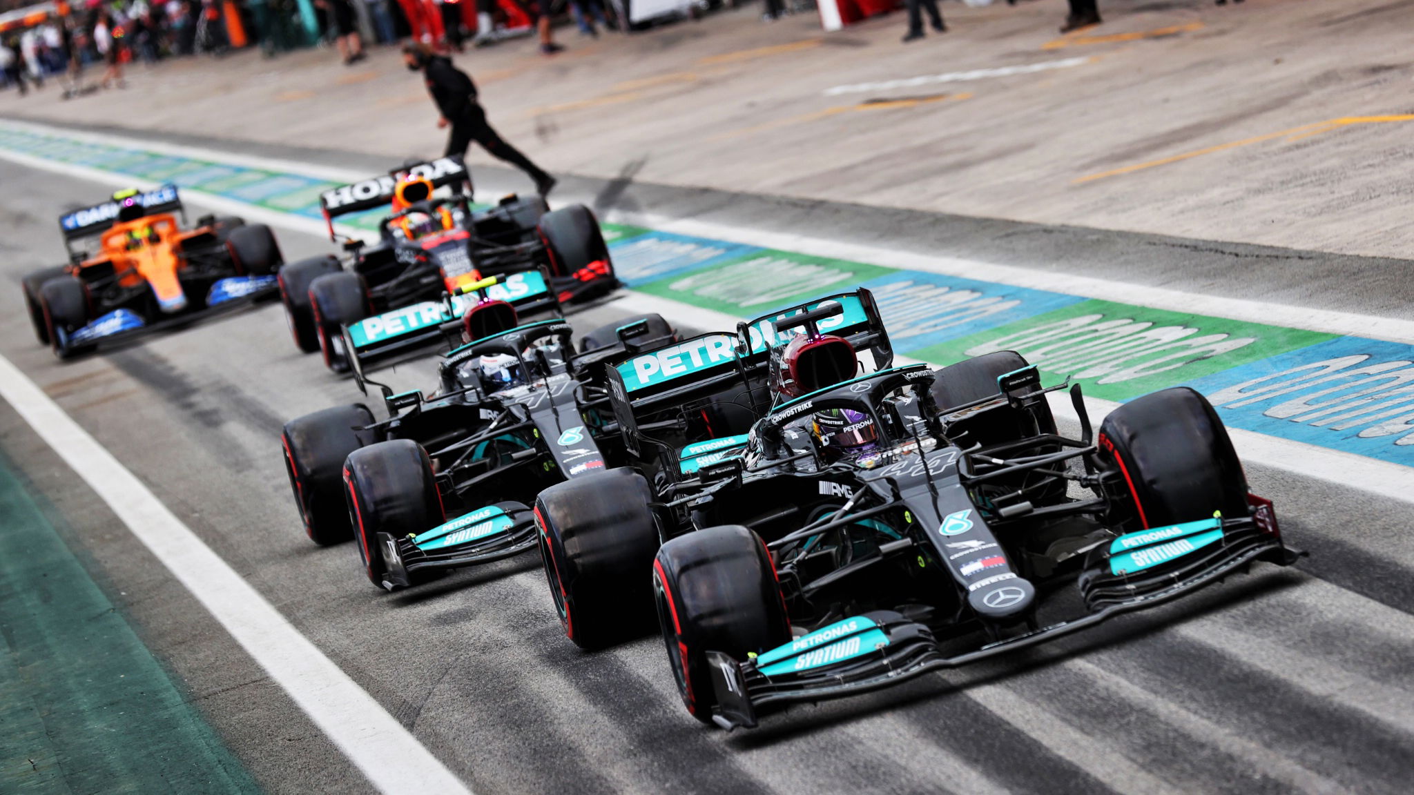 Lewis Hamilton (GBR) Mercedes AMG F1 W12.