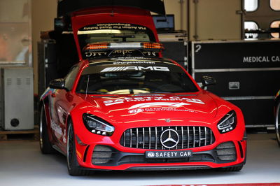 Circuit atmosphere - red FIA Safety Car.