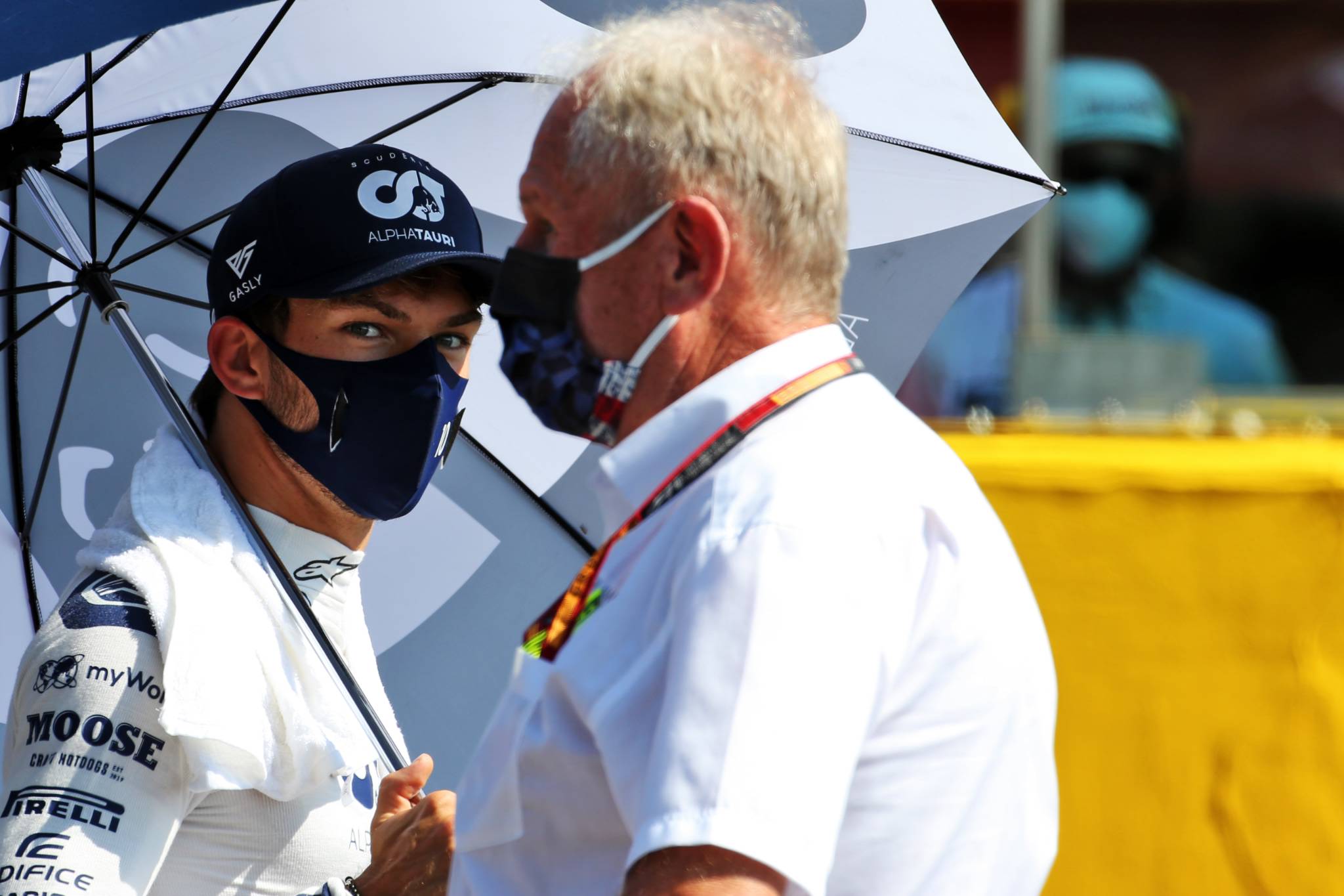 Pierre Gasly (FRA) AlphaTauri and Dr Helmut Marko (AUT) Red Bull Motorsport Consultant on the grid.