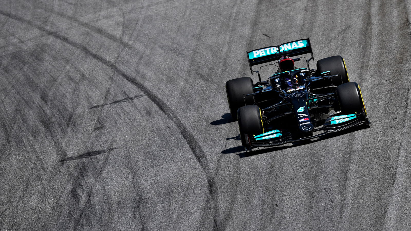 Lewis Hamilton (GBR) Mercedes AMG F1 W12.