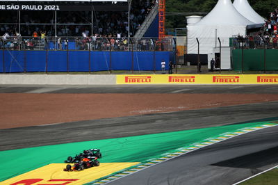 Max Verstappen (NLD) Red Bull Racing RB16B and Lewis Hamilton (GBR) Mercedes AMG F1 W12 battle for the leads of the race.