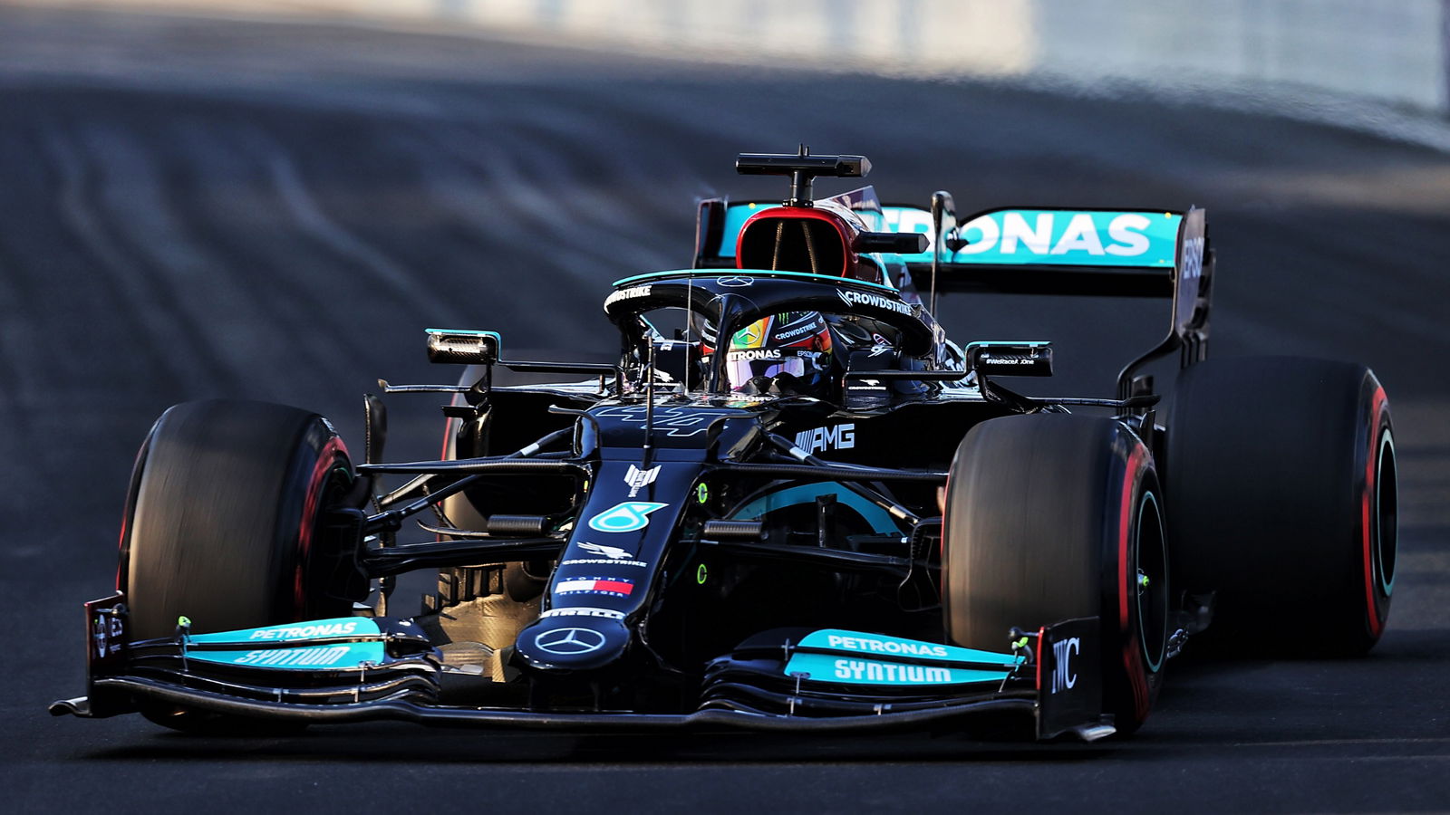 Lewis Hamilton (GBR) Mercedes AMG F1 W12.