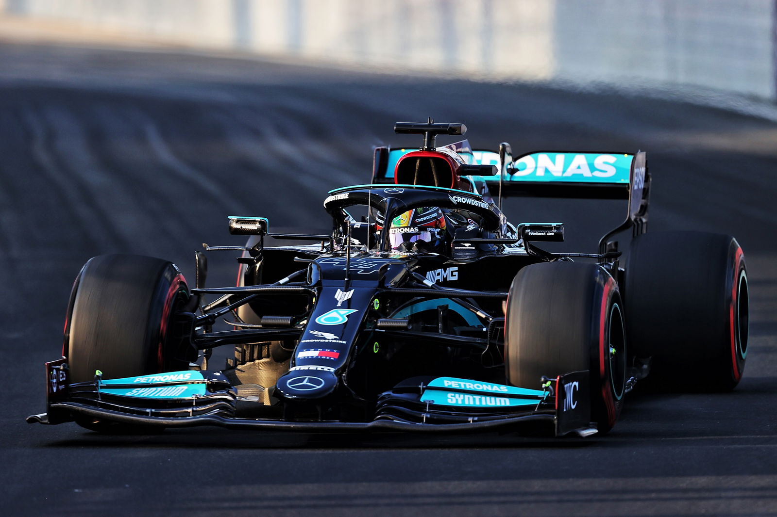 Lewis Hamilton (GBR) Mercedes AMG F1 W12.
