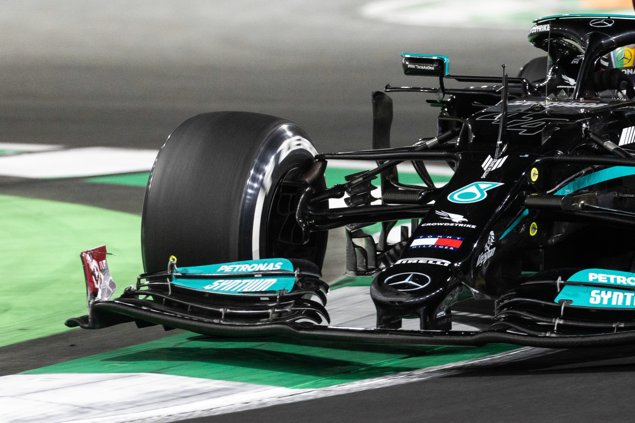 Lewis Hamilton (GBR) Mercedes AMG F1 W12 - broken front wing.