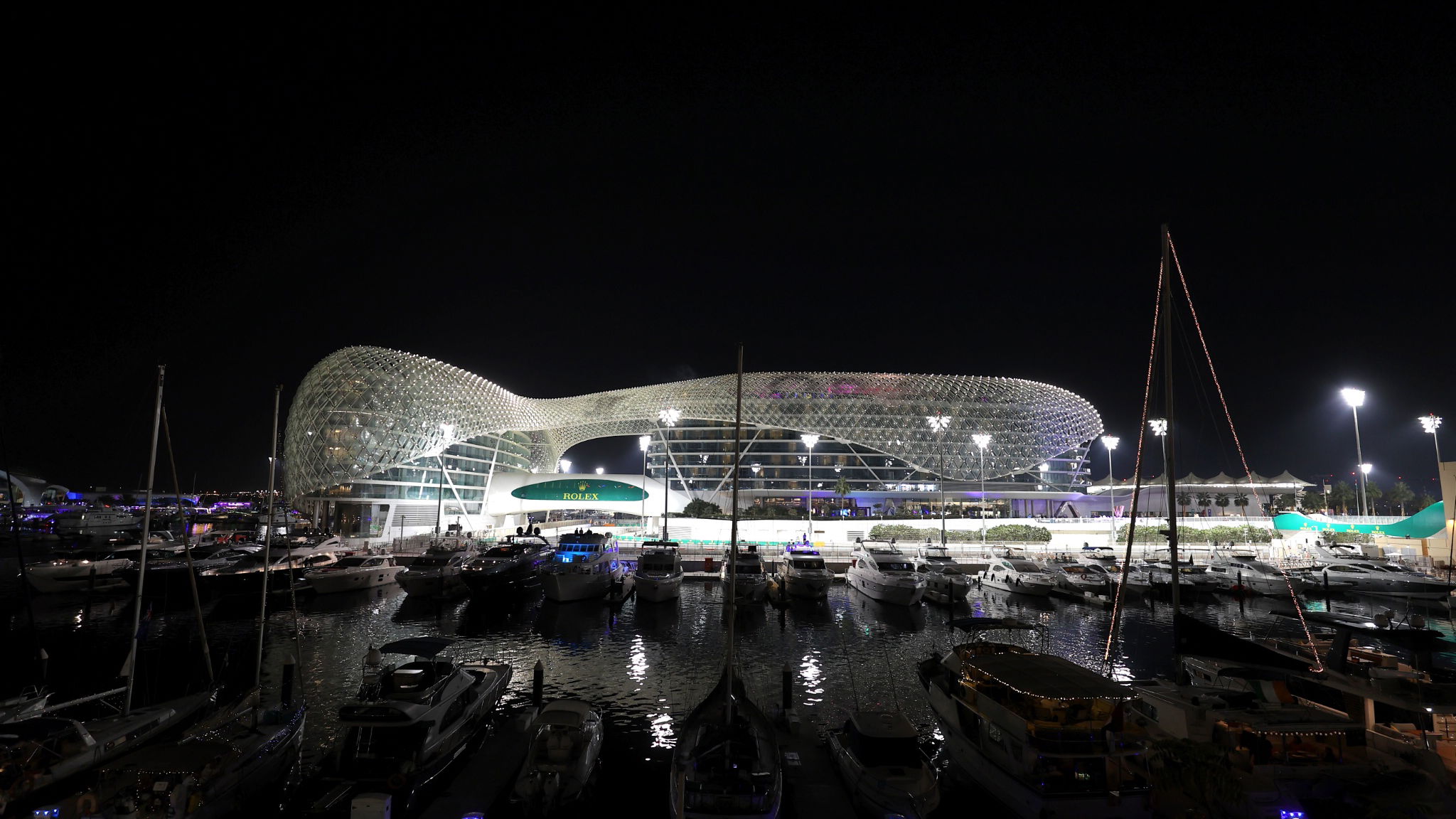 Circuit atmosphere.