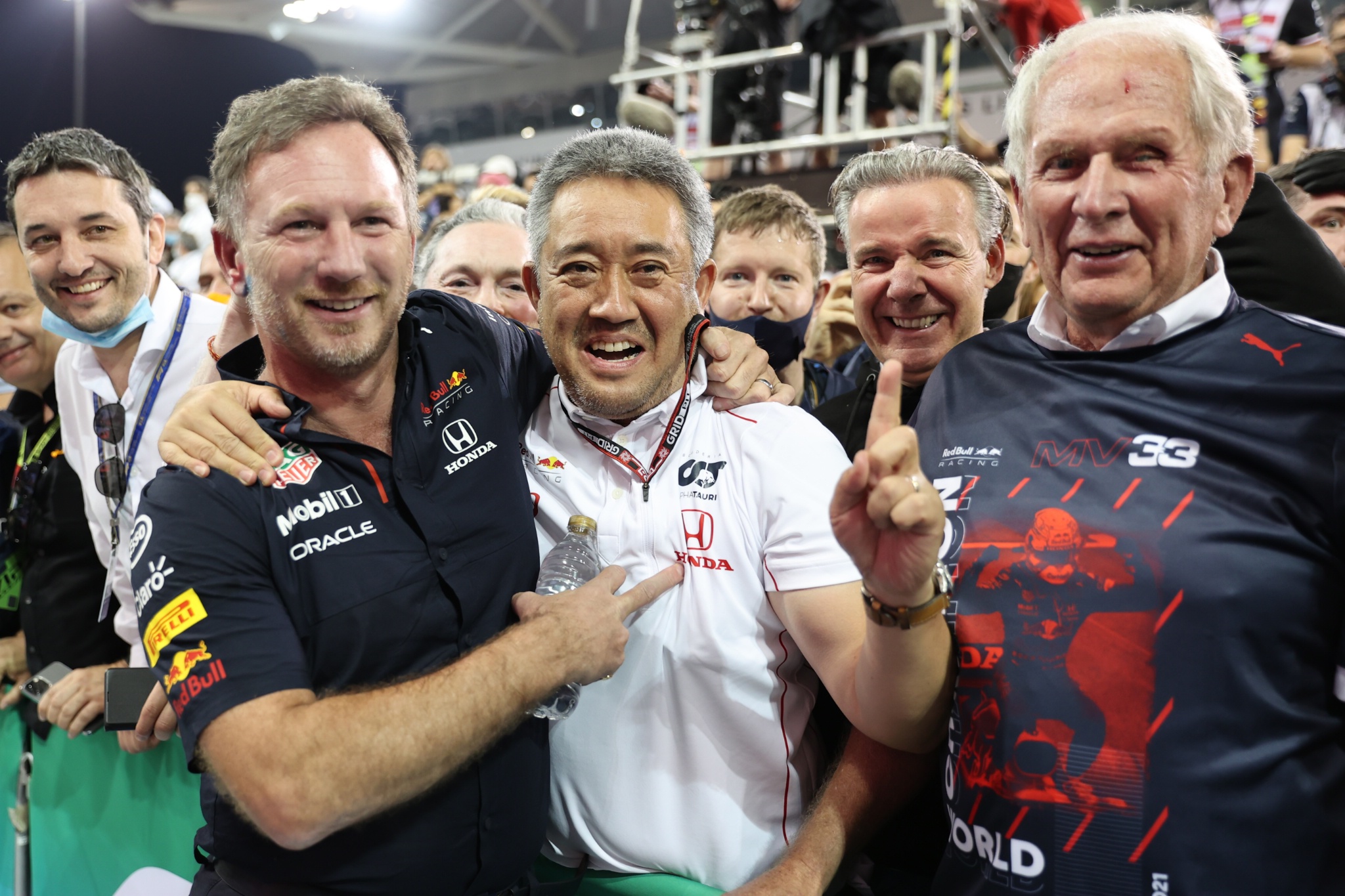 Masashi Yamamoto (JPN) Direktur Pelaksana Honda Racing F1 dan Dr Helmut Marko (AUT) Konsultan Motorsport Red Bull dan Kepala Tim Red Bull Racing Christian Horner (GBR). 