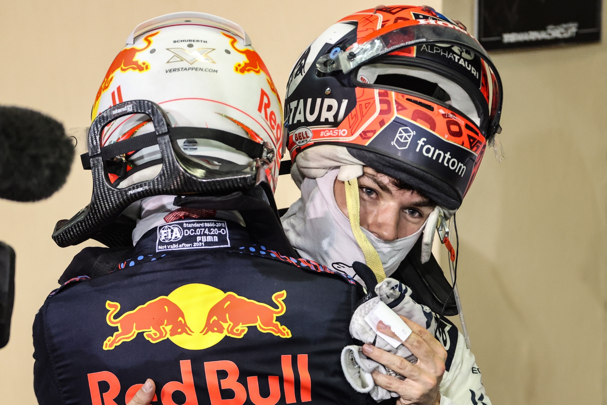 Max Verstappen (NLD), Red Bull Racing and Pierre Gasly (FRA), AlphaTauri F1 