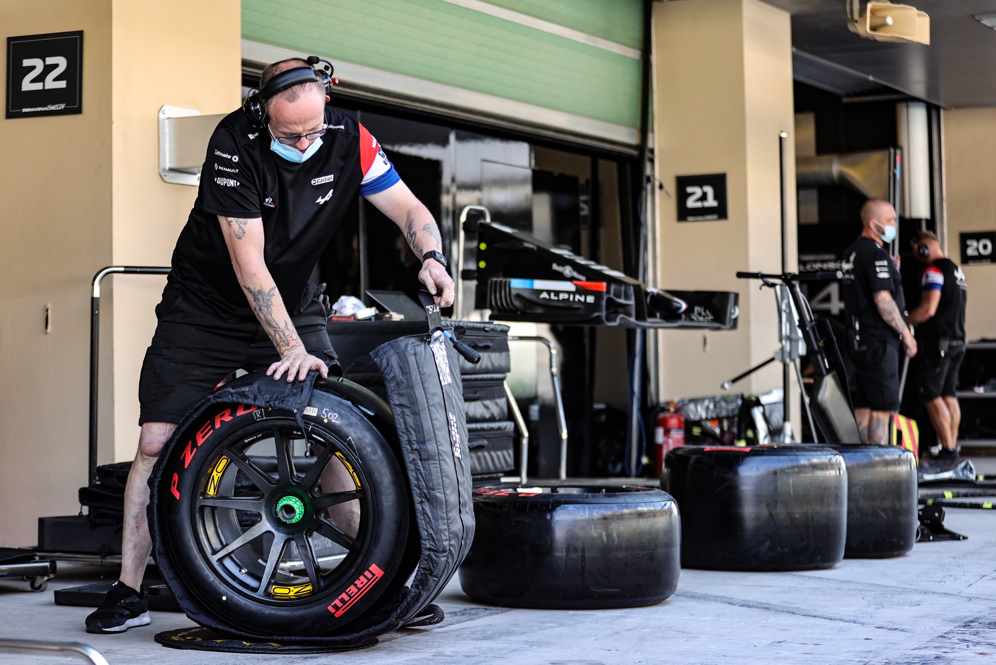 Tim F1 Alpen, ban Pirelli 