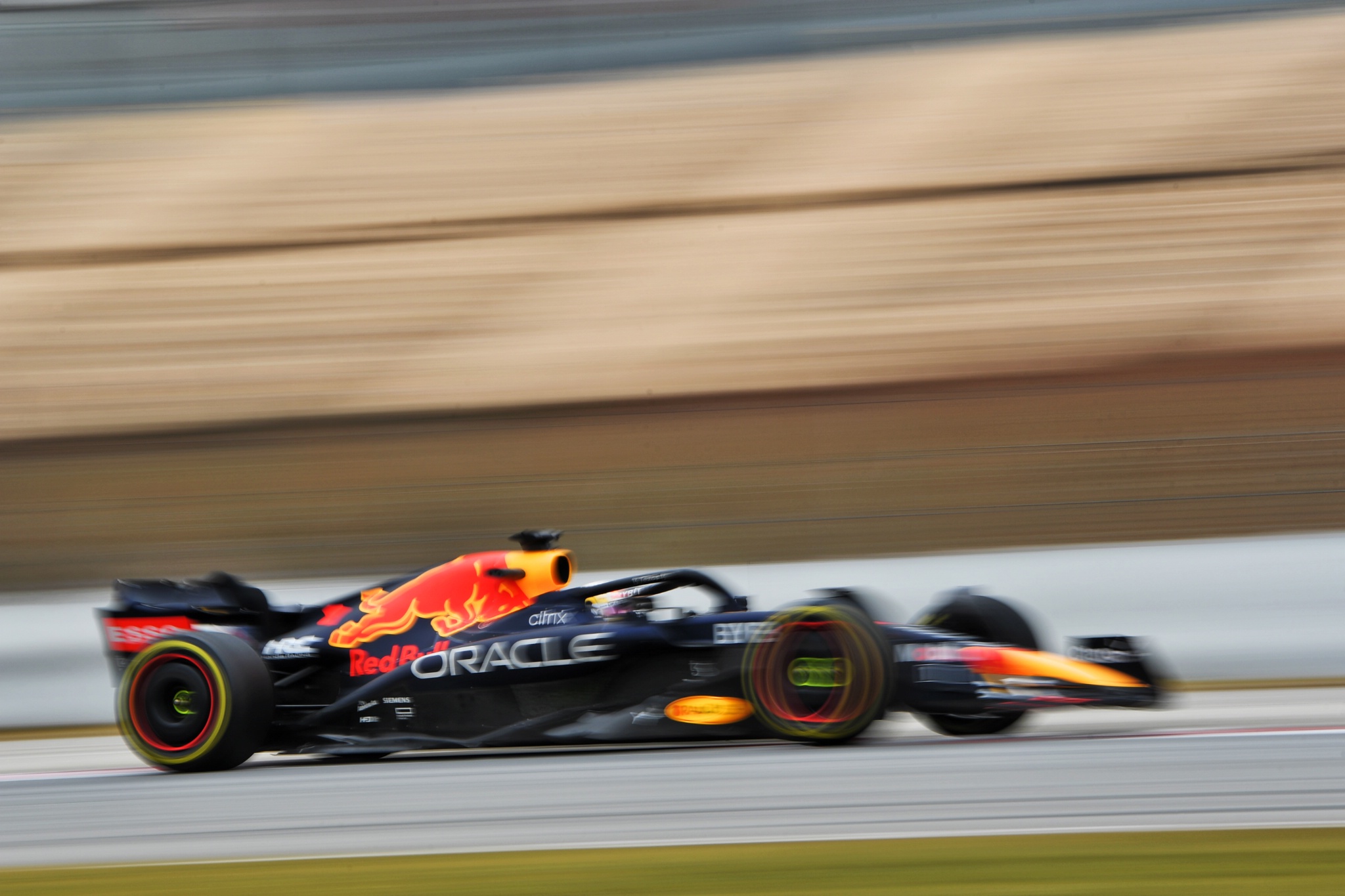 Max Verstappen (NLD) Red Bull Racing RB18.