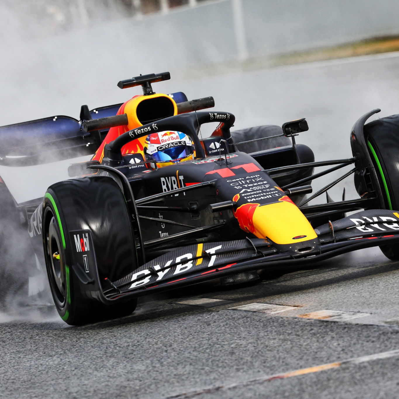Sergio Perez (MEX) Red Bull Racing RB18.