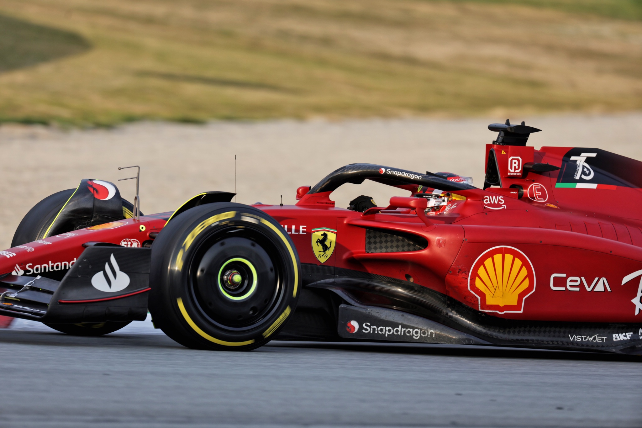 Carlos Sainz Jr (ESP) Ferrari F1-75 - sidepod.