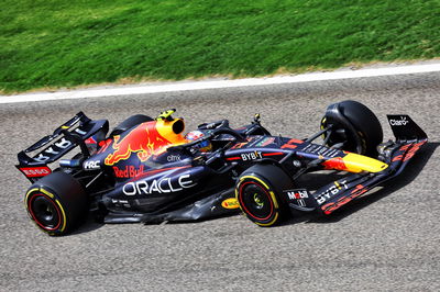 Sergio Perez (MEX) Red Bull Racing RB18.