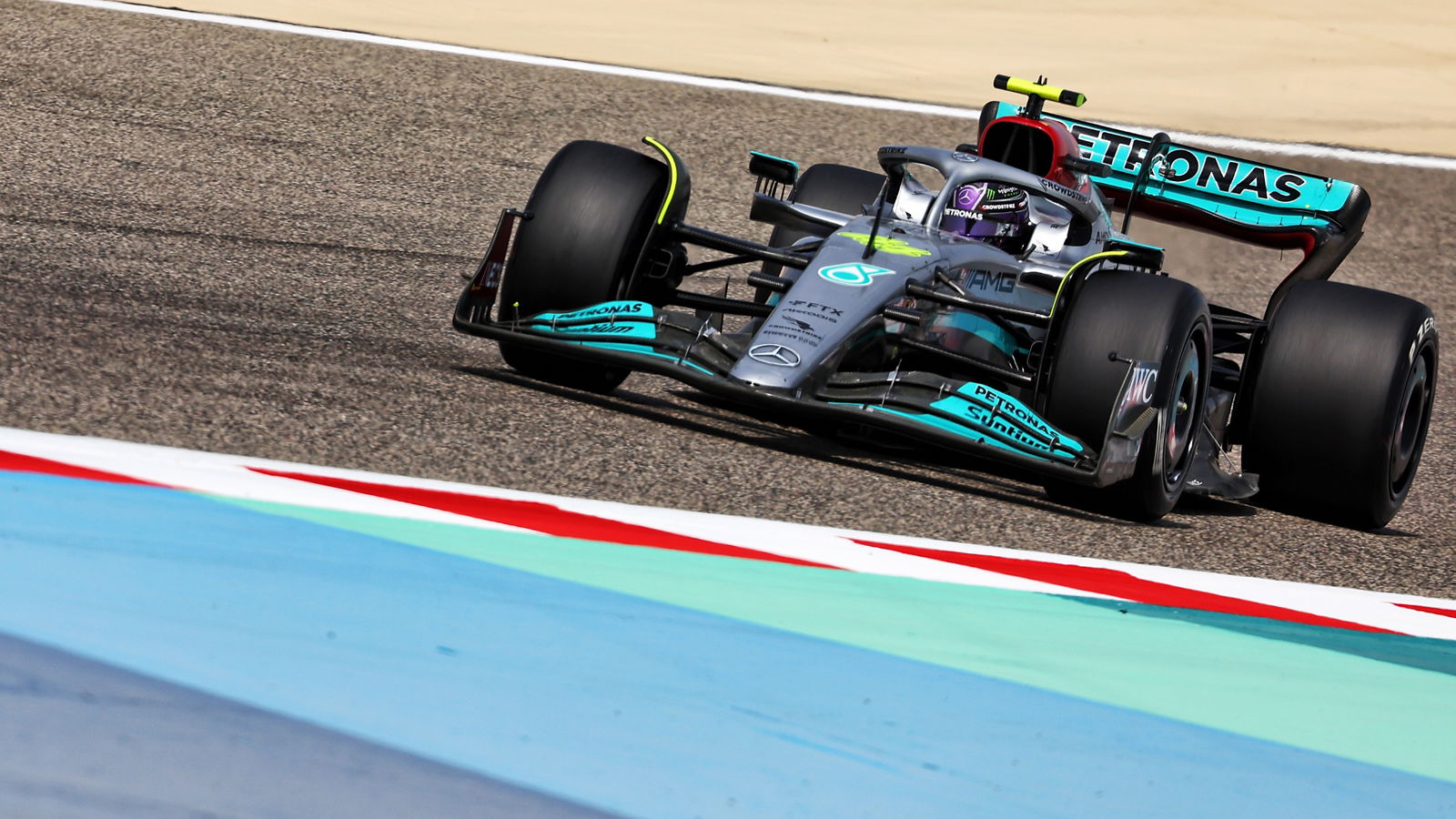 Lewis Hamilton (GBR) Mercedes AMG F1 W13.
