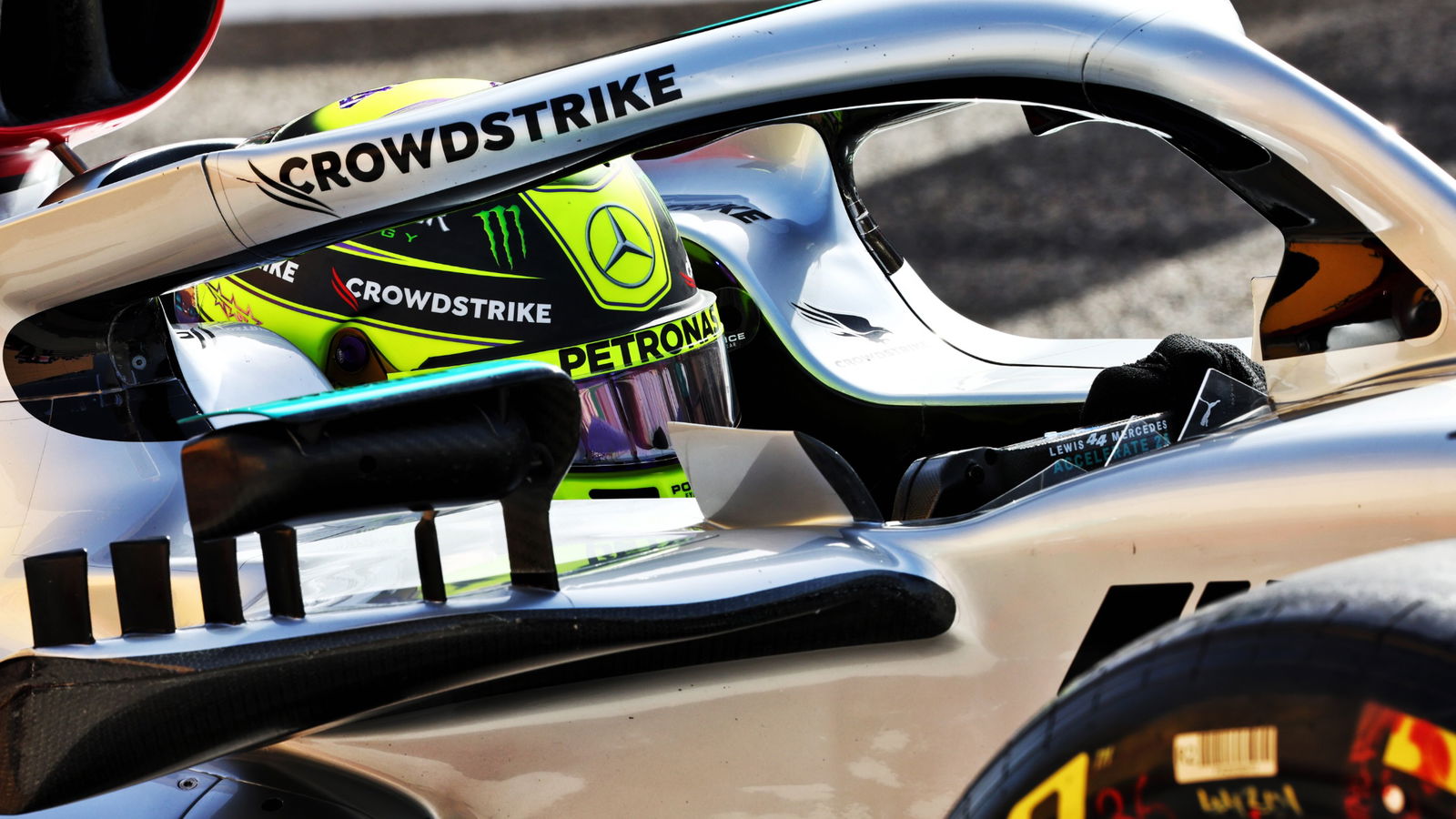 Lewis Hamilton (GBR) Mercedes AMG F1 W13.