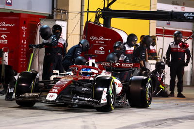 Valtteri Bottas (FIN) Alfa Romeo F1 Team C42 pit stop.