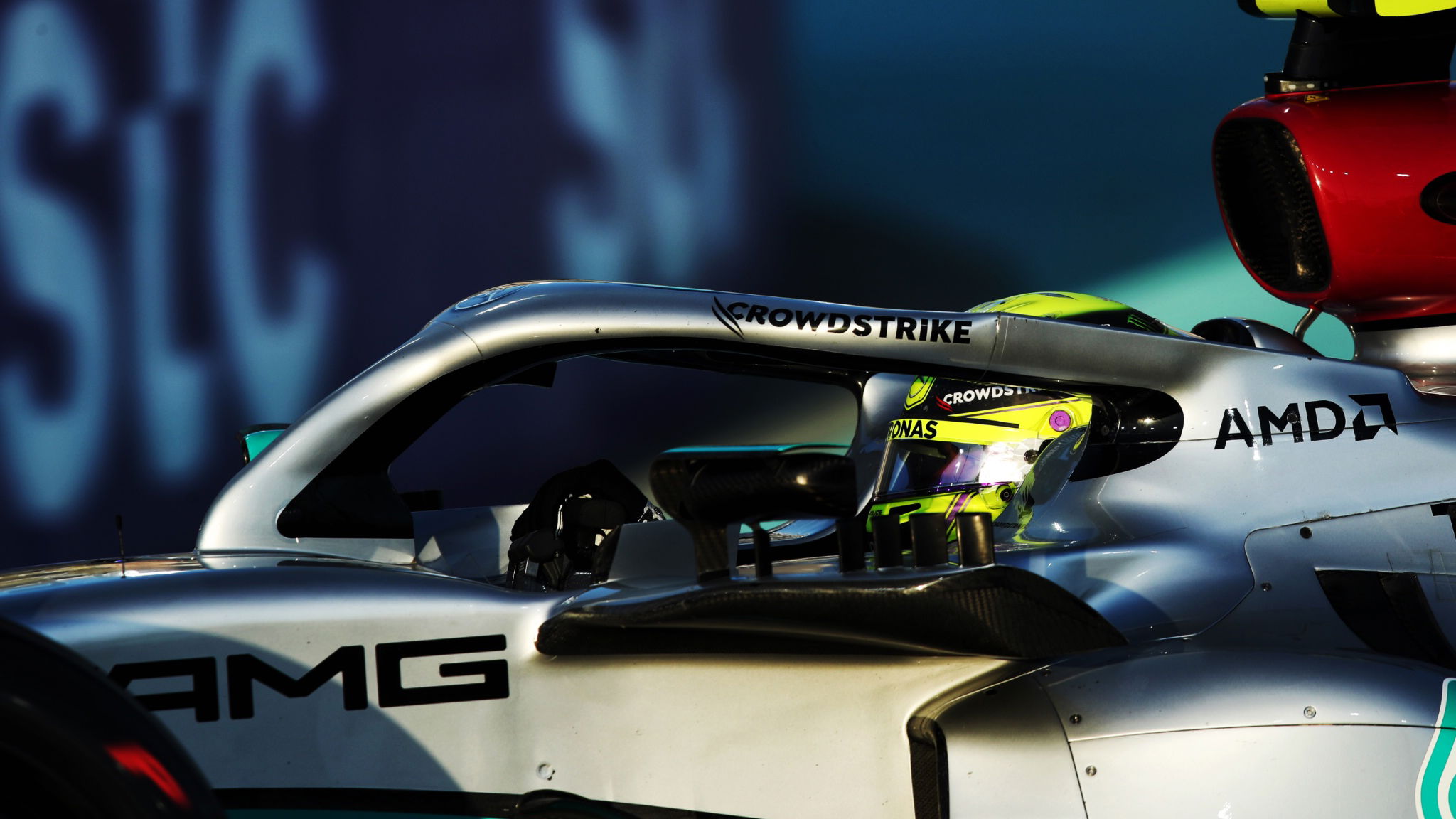 Lewis Hamilton (GBR) Mercedes AMG F1 W13.