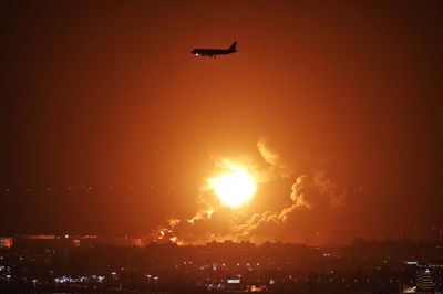 Circuit atmosphere - fire following a missile strike on an Aramco oil facility.