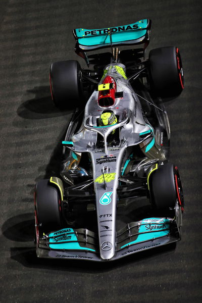 Lewis Hamilton (GBR) Mercedes AMG F1 W13.