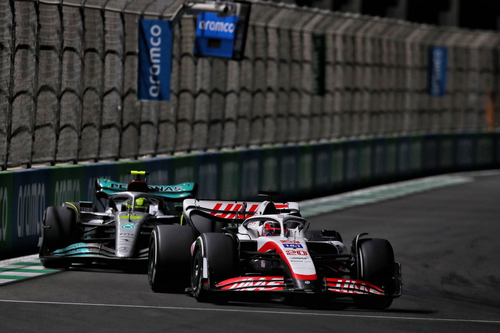 Kevin Magnussen (DEN) ) Haas VF-22.