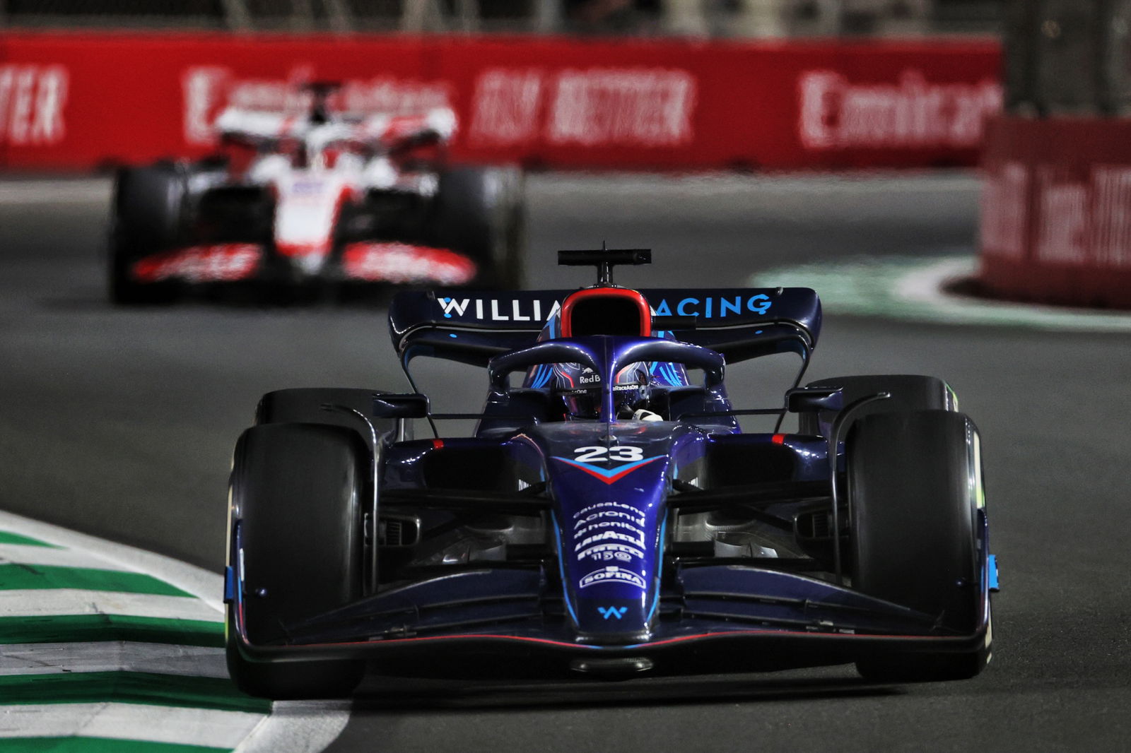 Alexander Albon (THA) ) Williams Racing FW44.