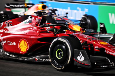 Charles Leclerc (MON) Ferrari F1-75 and Max Verstappen (NLD) Red Bull Racing RB18 battle for the lead of the race.