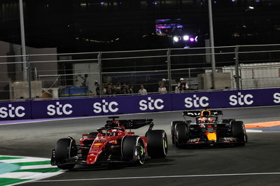 Charles Leclerc (MON) Ferrari F1-75 leads Max Verstappen (NLD) Red Bull Racing RB18.