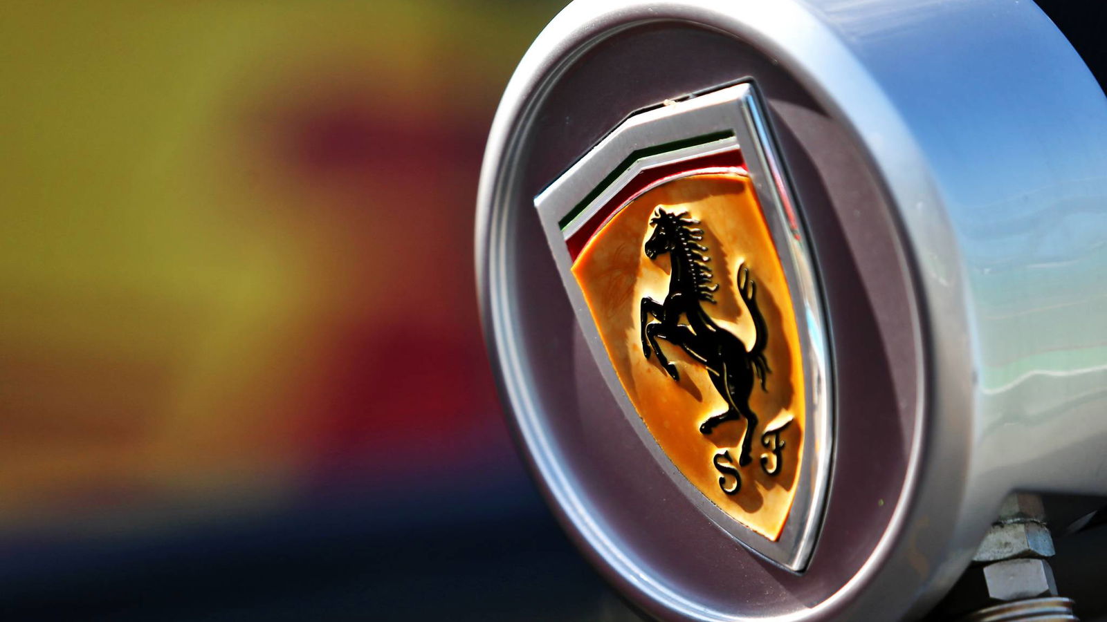 Ferrari menghentikan produksi hingga akhir Maret
