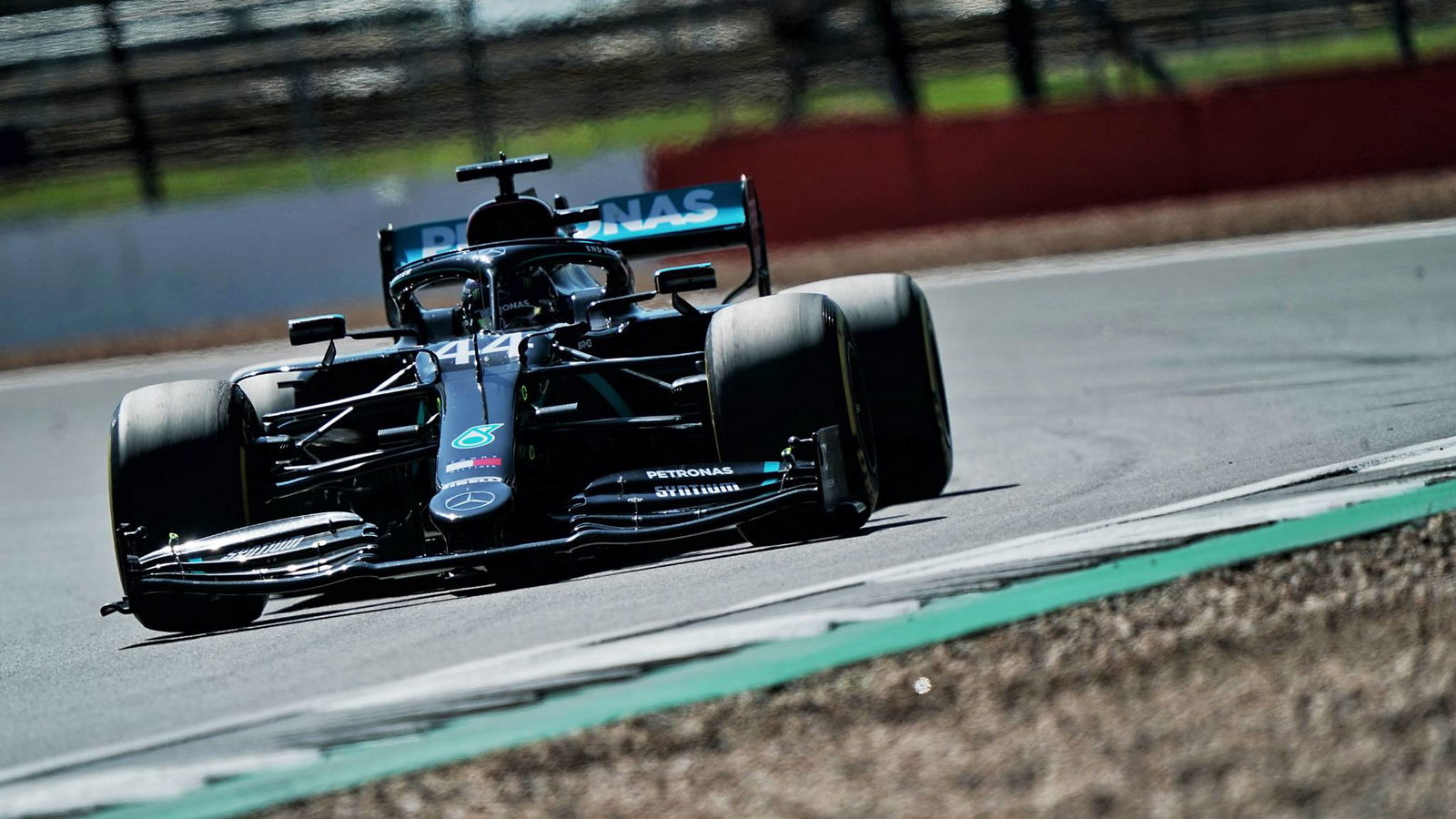 Mercedes F1 duo struggling with balance issues at British GP