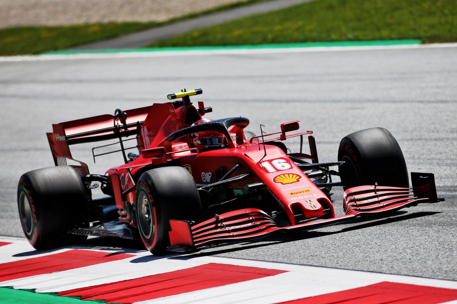 Ricciardo escapes injury in heavy F1 FP2 shunt, apologises to team