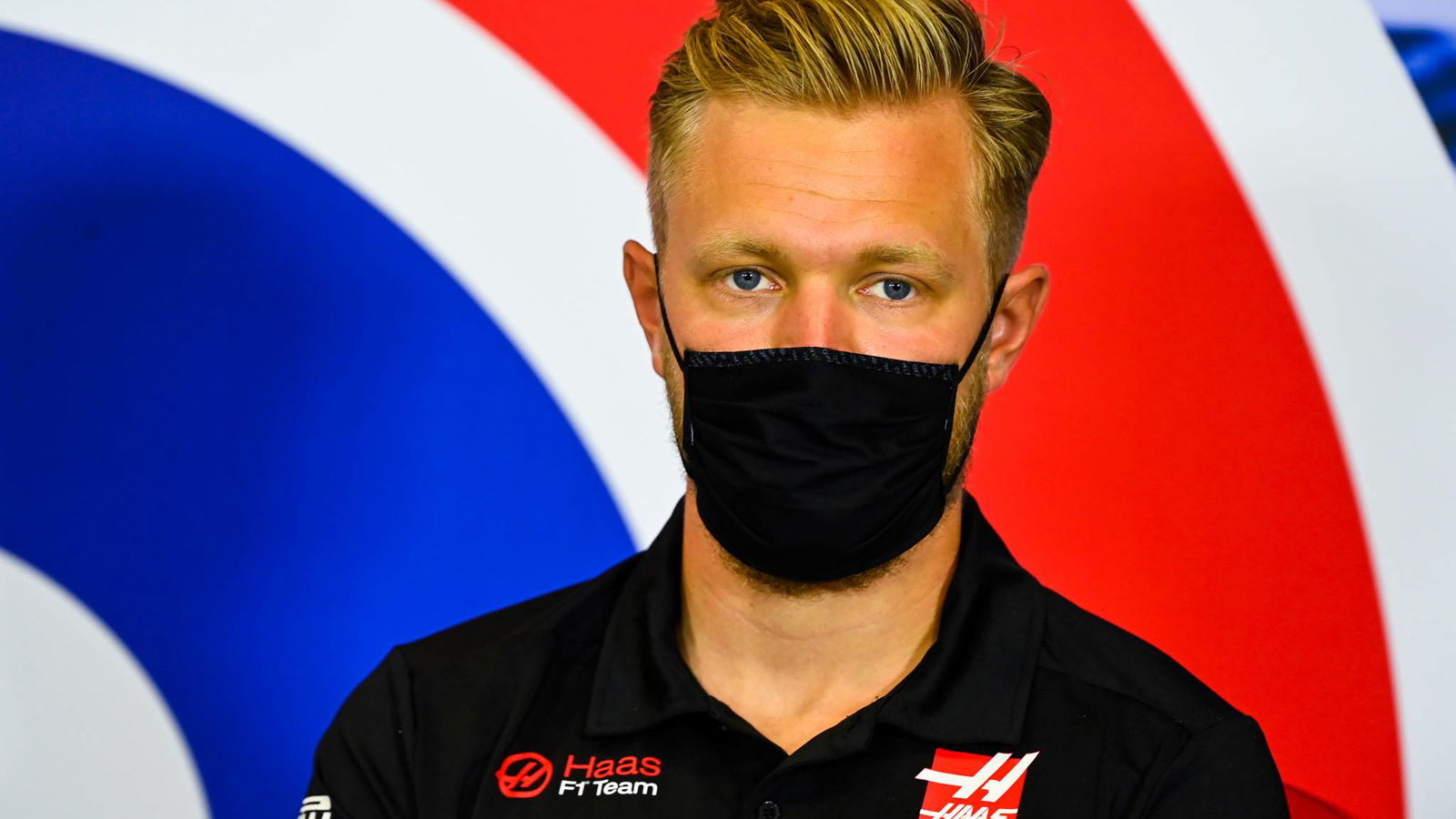 Magnussen explains U-turn over taking the knee at F1 races
