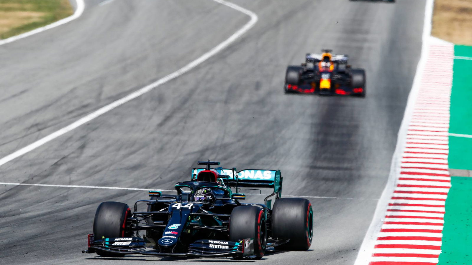 Siapa yang bisa menghentikan tuntutan gelar F1 terbaru Lewis Hamilton?