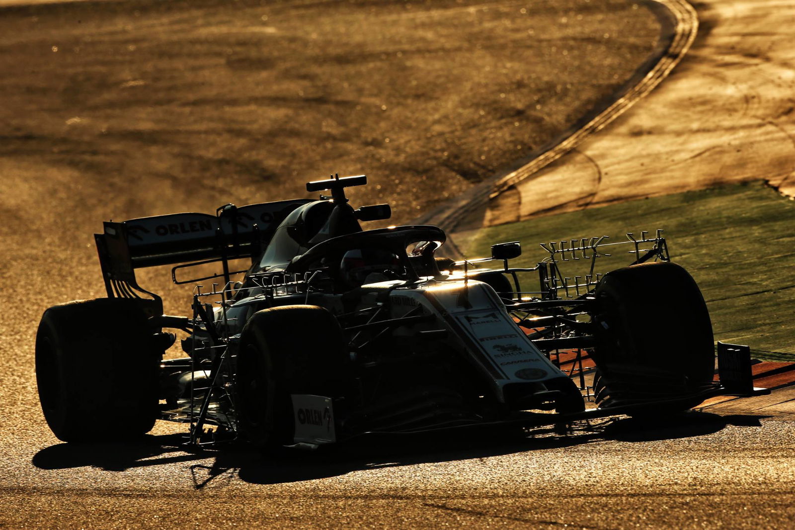 Raikkonen tops second day, Mercedes hits trouble