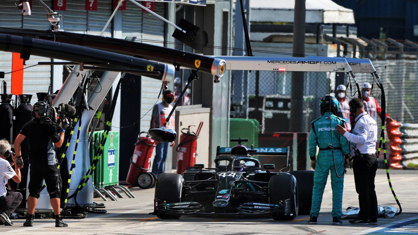 Hamilton bertanggung jawab atas kesalahan jalur pit F1 di GP Italia