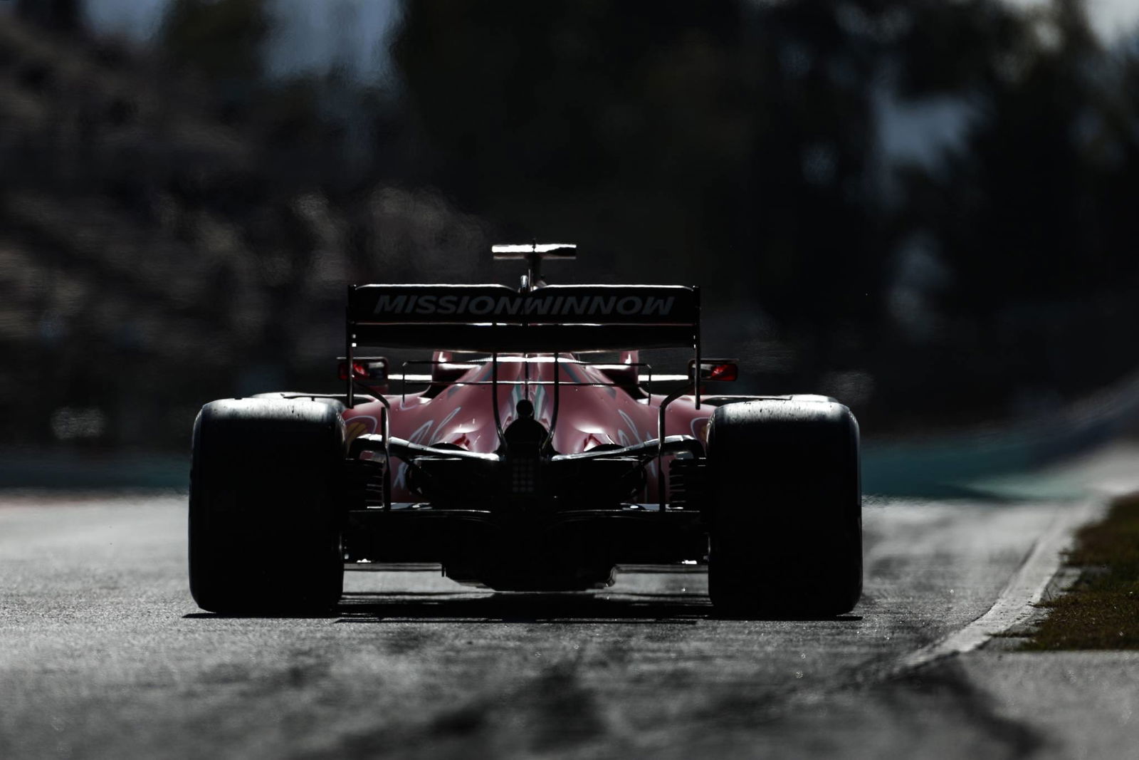 Mercedes engine issue curtails Hamilton’s F1 test