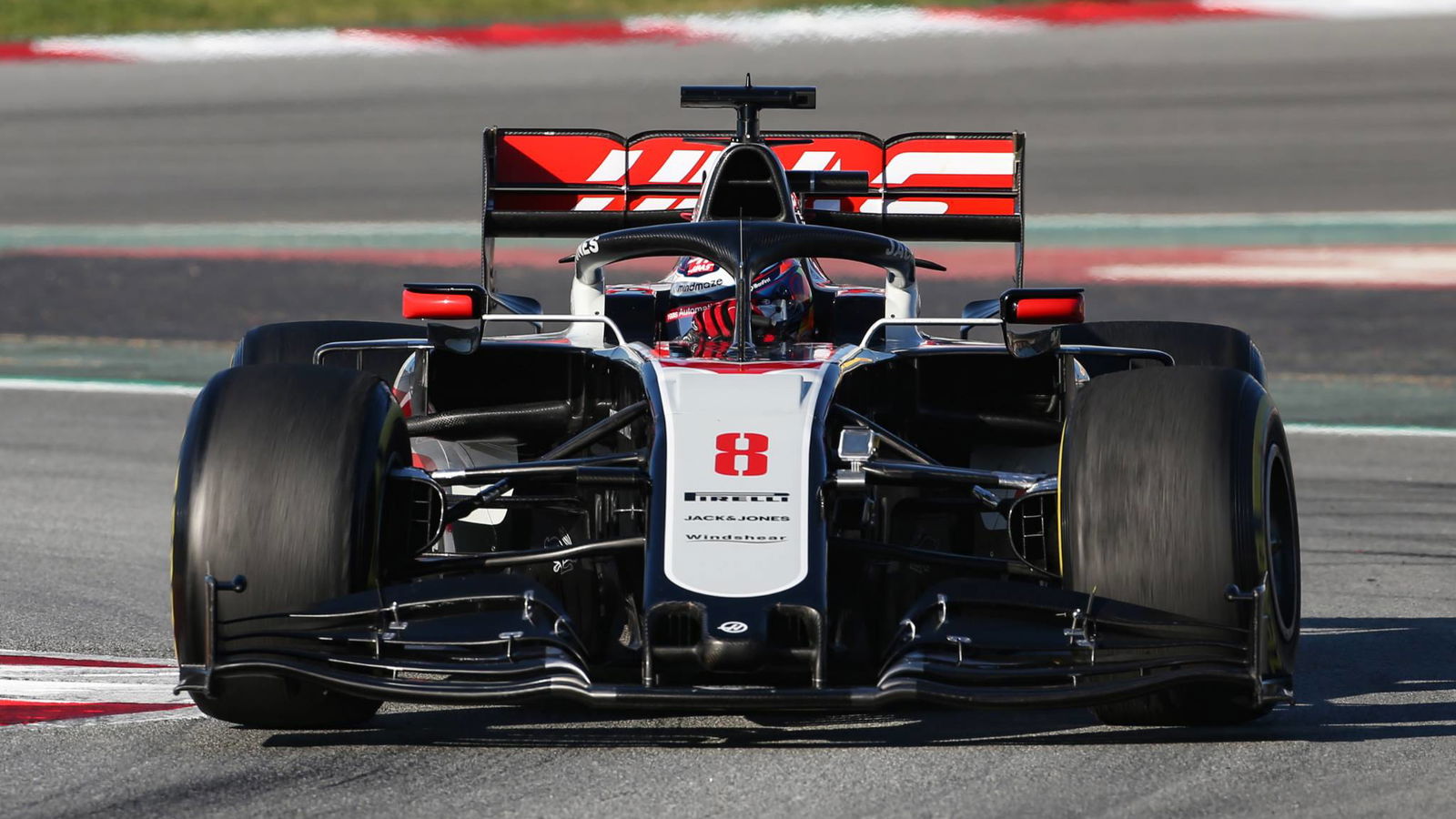 Romain Grosjean dalam kegelapan saat Haas bersiap untuk kick-off Austria