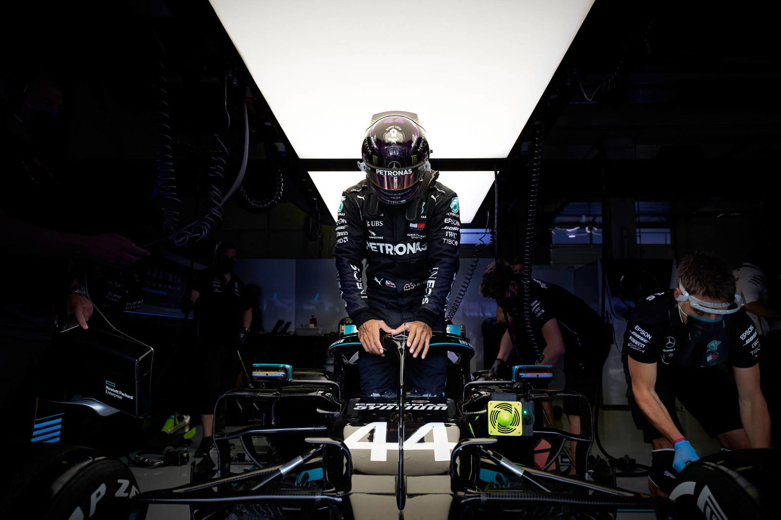 Bagaimana posting media sosial F1 menyebabkan penurunan grid GP Austria Hamilton
