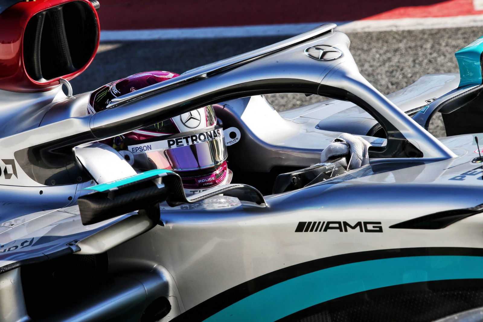 Ricciardo sends Renault top as F1 testing pace ramps up