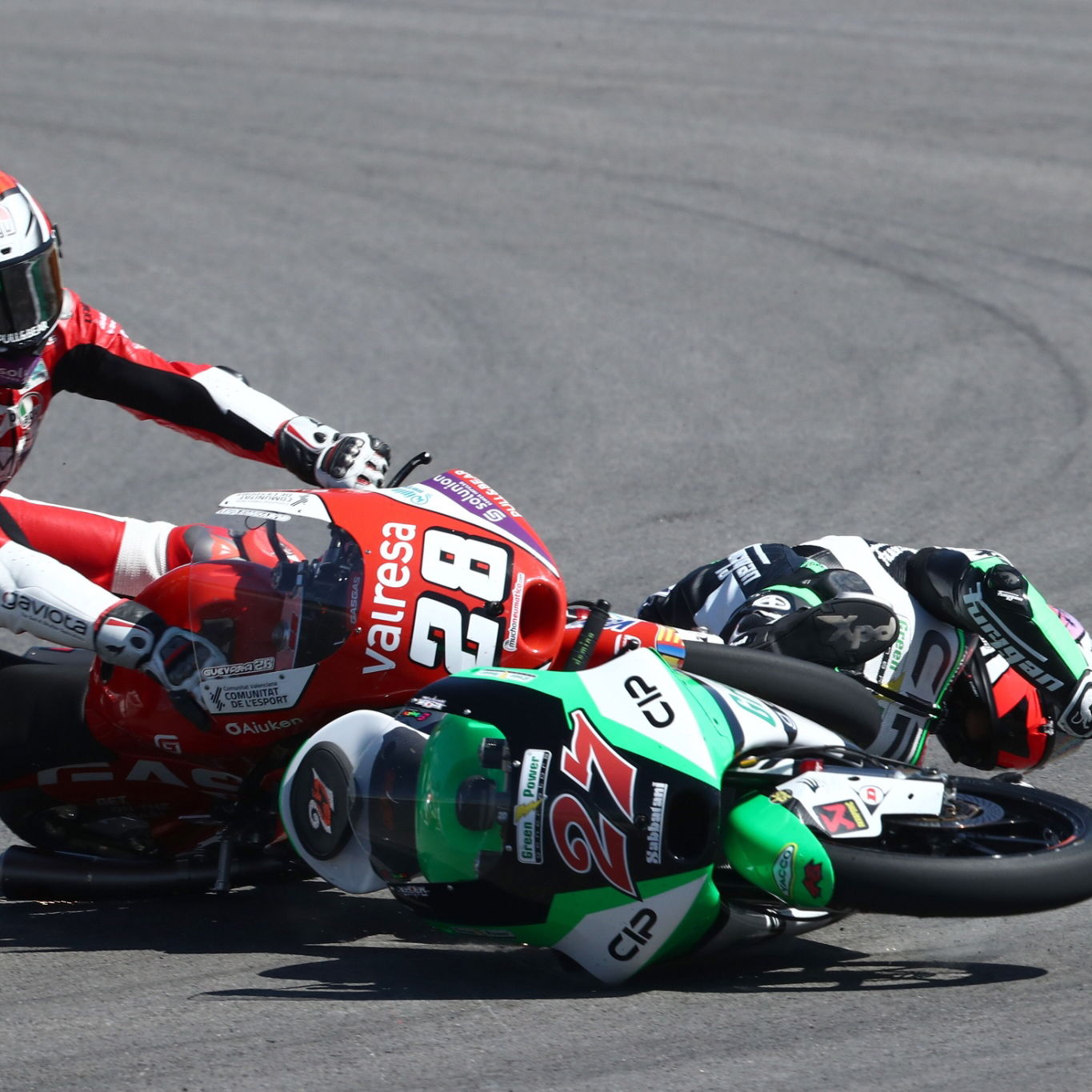 Izan Guevara, Kaito Toba crash, Moto3 race, Portuguese MotoGP, 18 April 2021