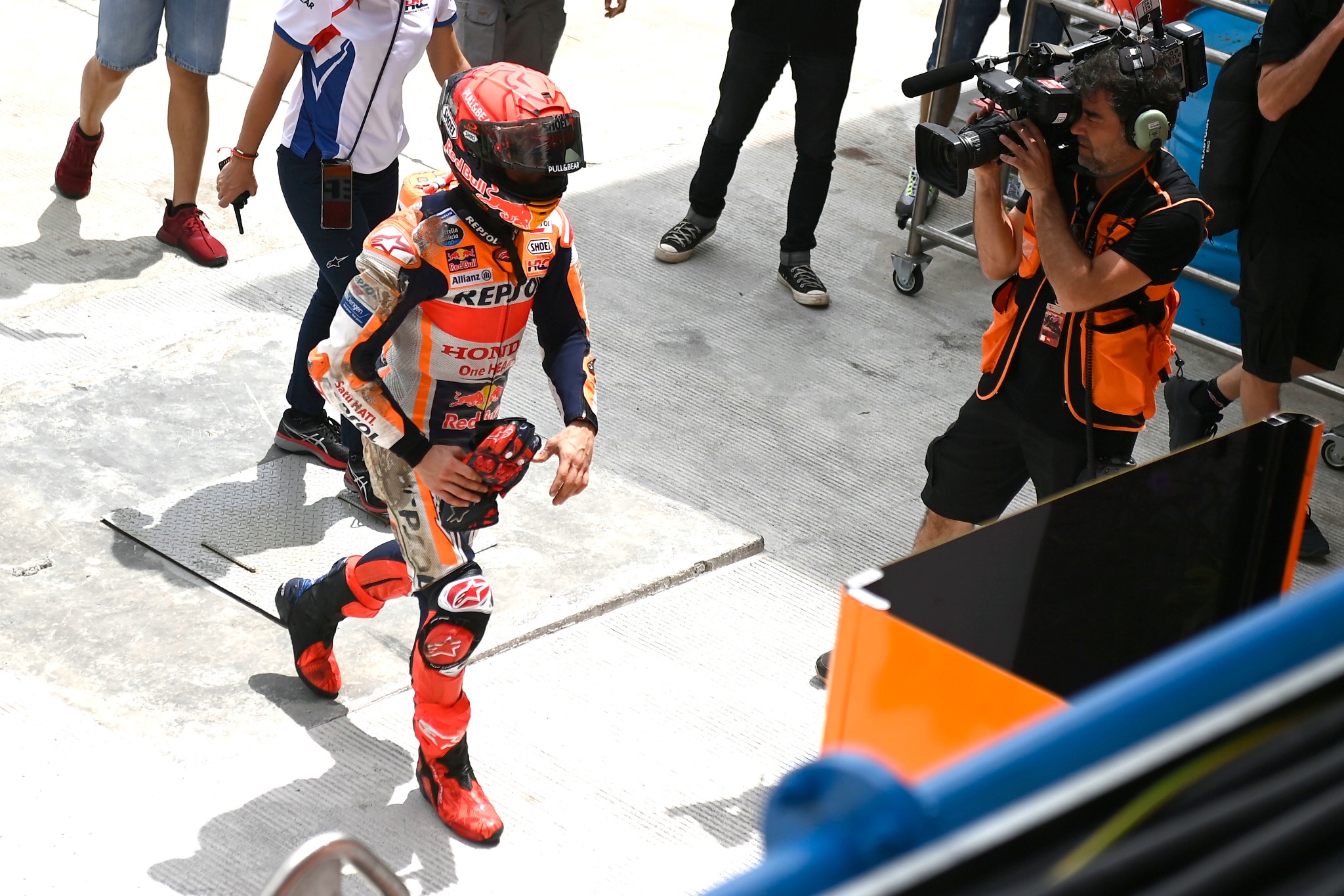 Marc Marquez arriving back to the paddock after highsiding, MotoGP, Indonesian MotoGP, 20 March 2022