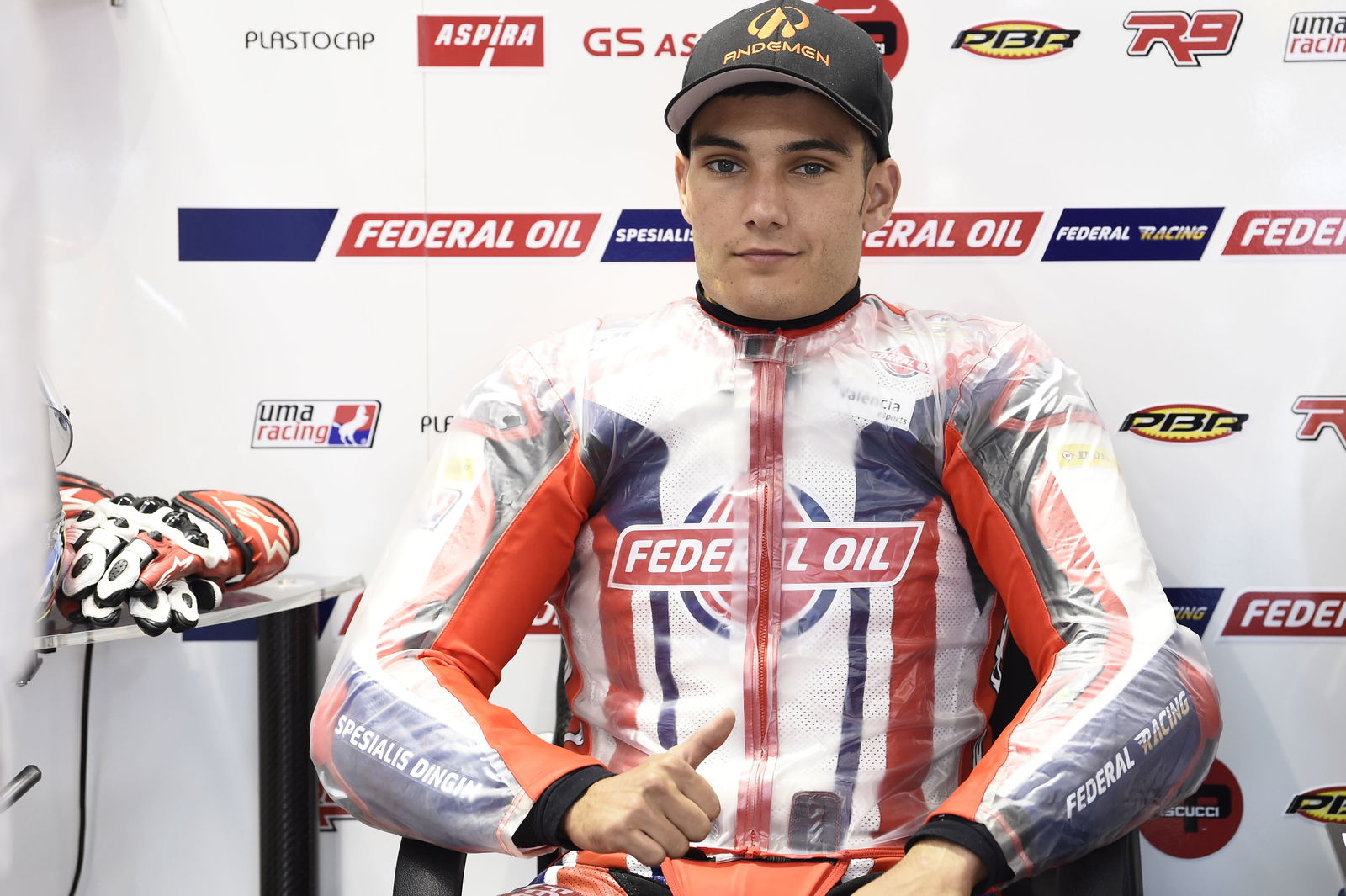 Lowes pondering ‘three Moto2 options’ for 2018