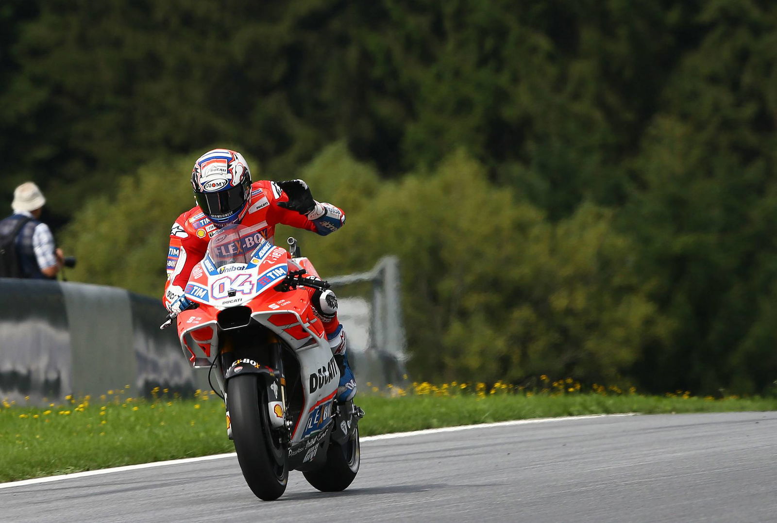 Riders raise doubts over racing in wet