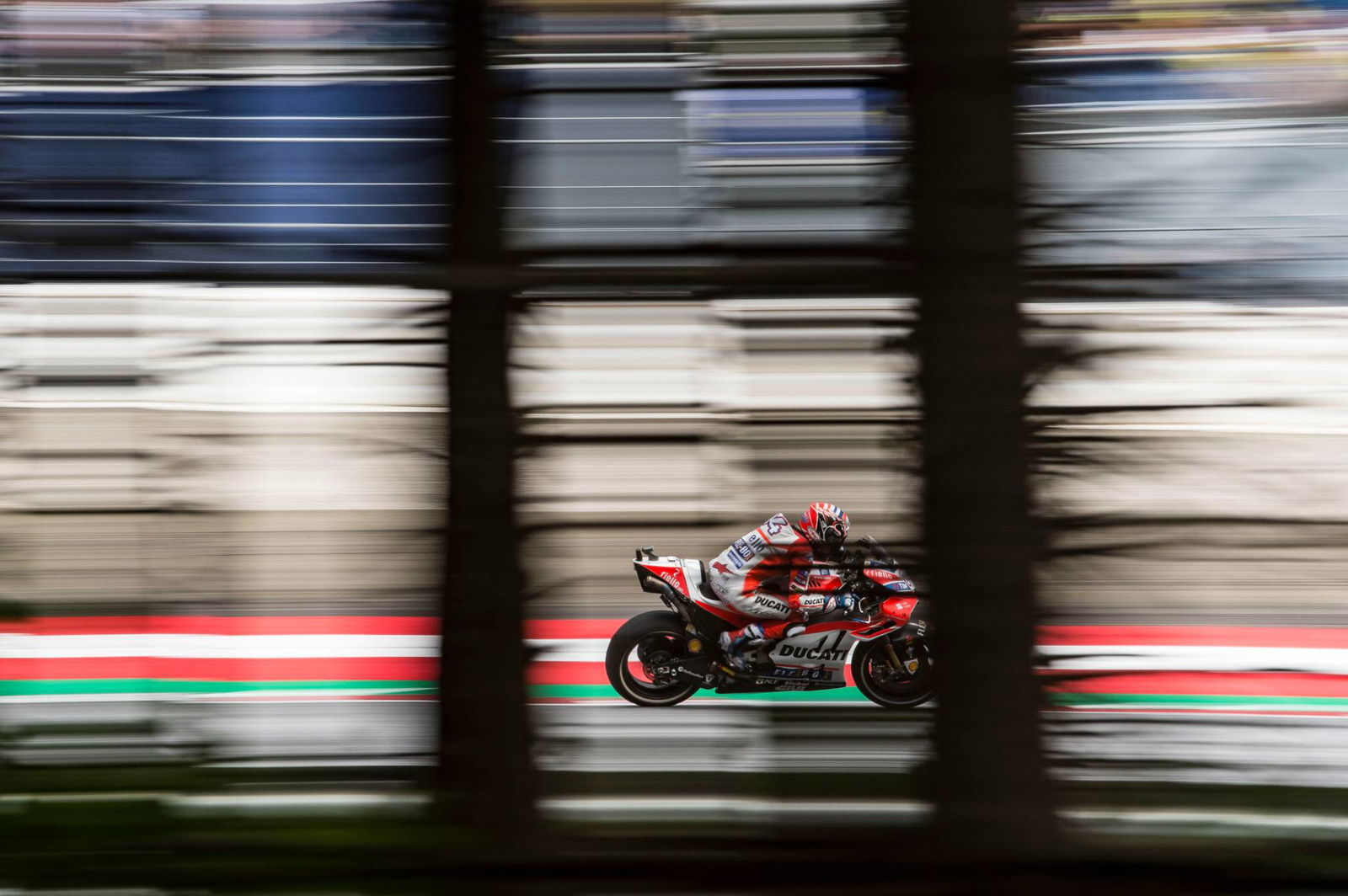 Dovizioso mengungguli Lorenzo saat Ducati mendominasi di Austria