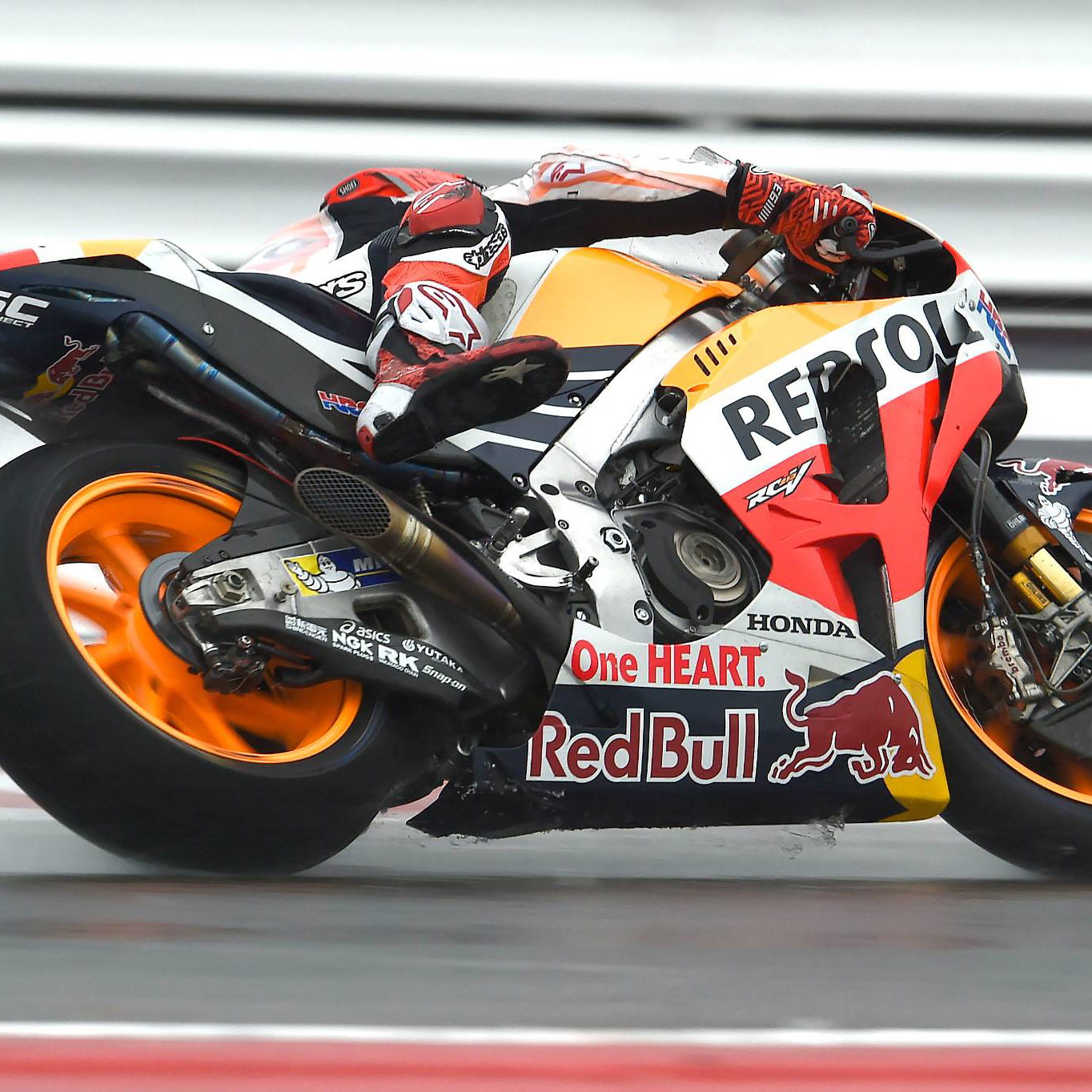 Rossi fan club condemns Misano jeers