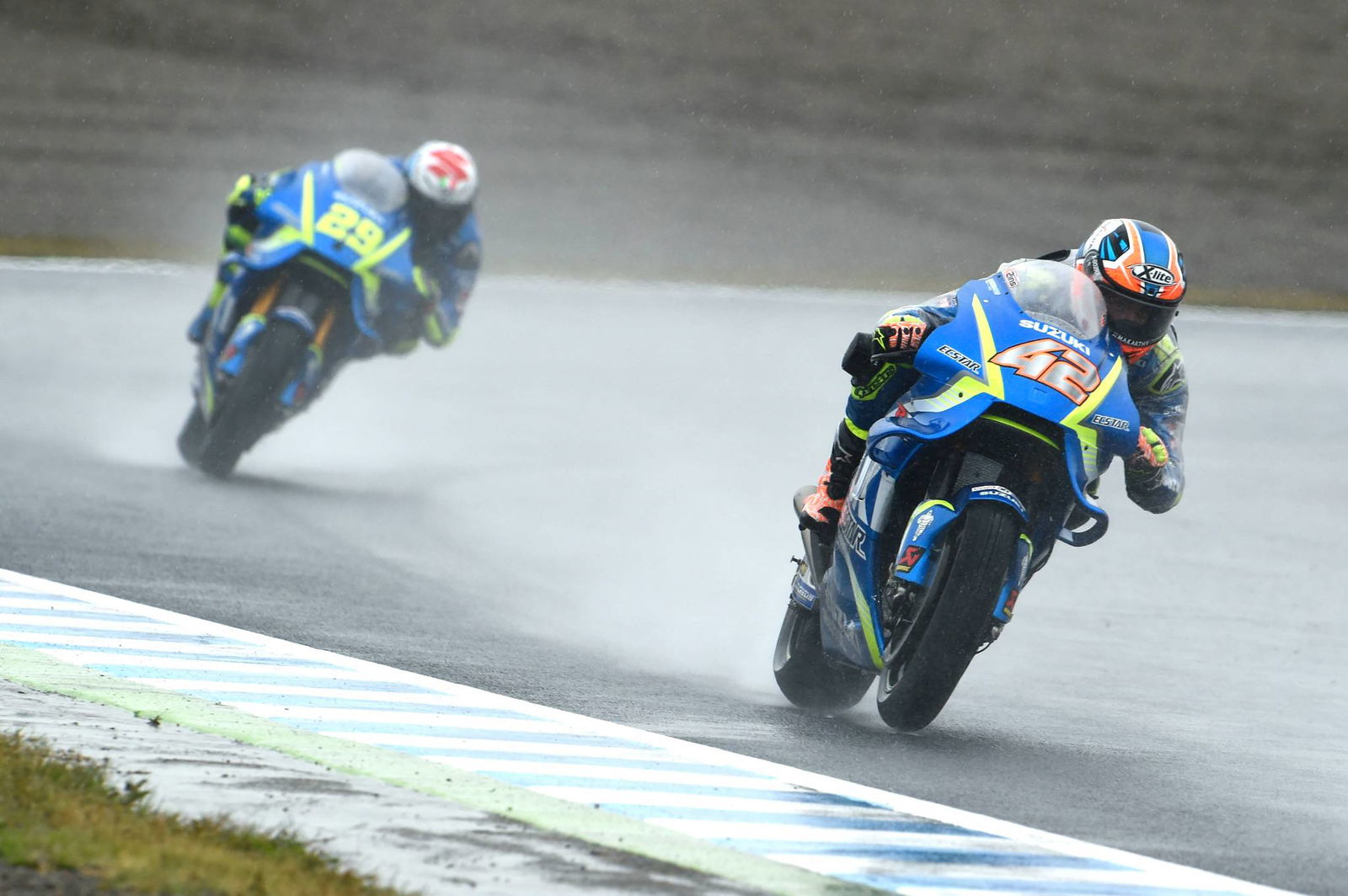 Yamaha’s Motobot takes on Rossi