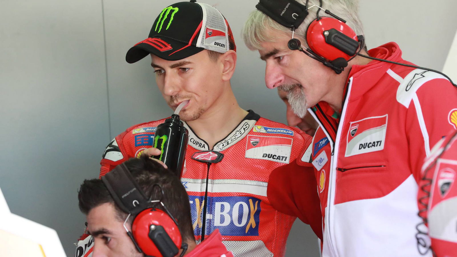 Lorenzo: Current bike better than 'semi-new'