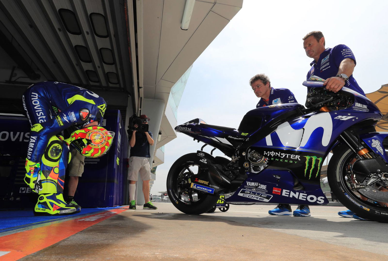 ‘Very difficult’ day baffles Vinales 