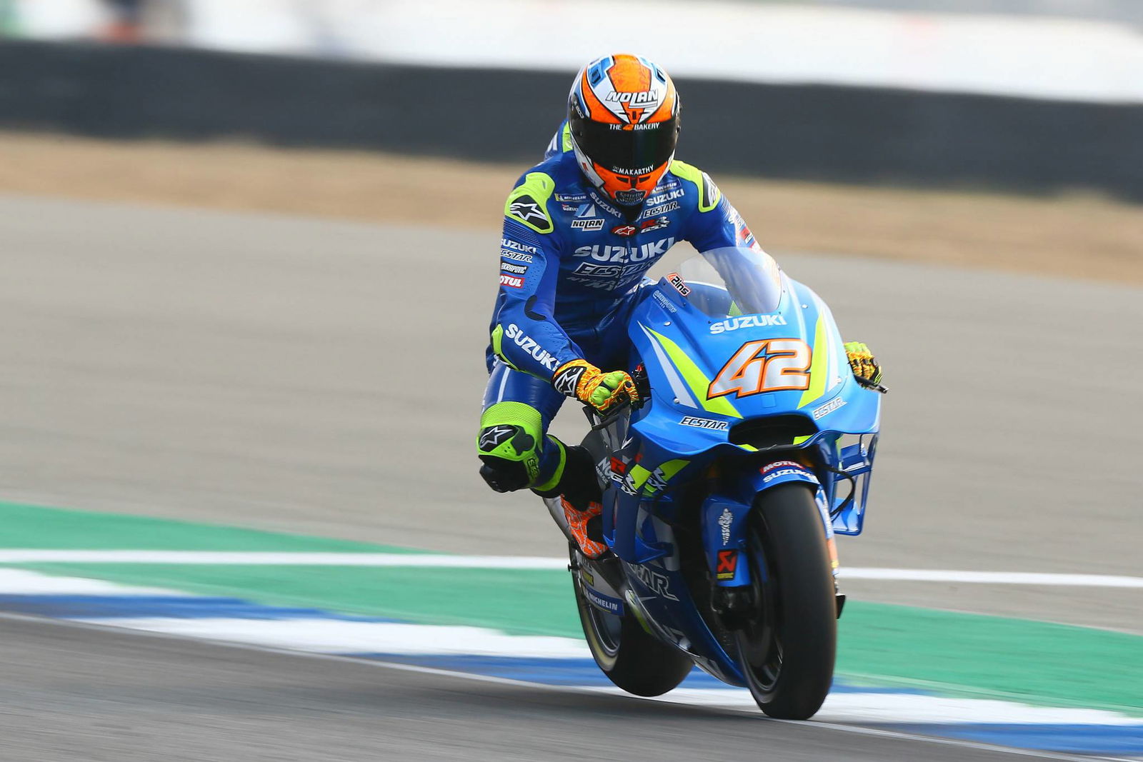 Lewis Hamilton rides with Cal Crutchlow!
